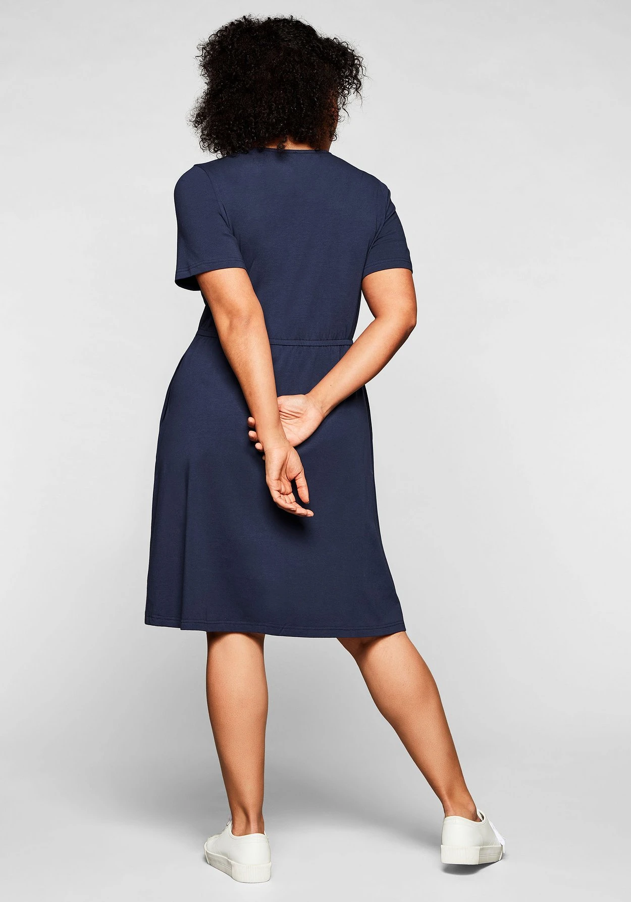 Sheego Jerseykleid Mit Cut-out Am Ausschnitt 3 Sheego Jerseykleid Mit Cut-out Am Ausschnitt – Bild 3