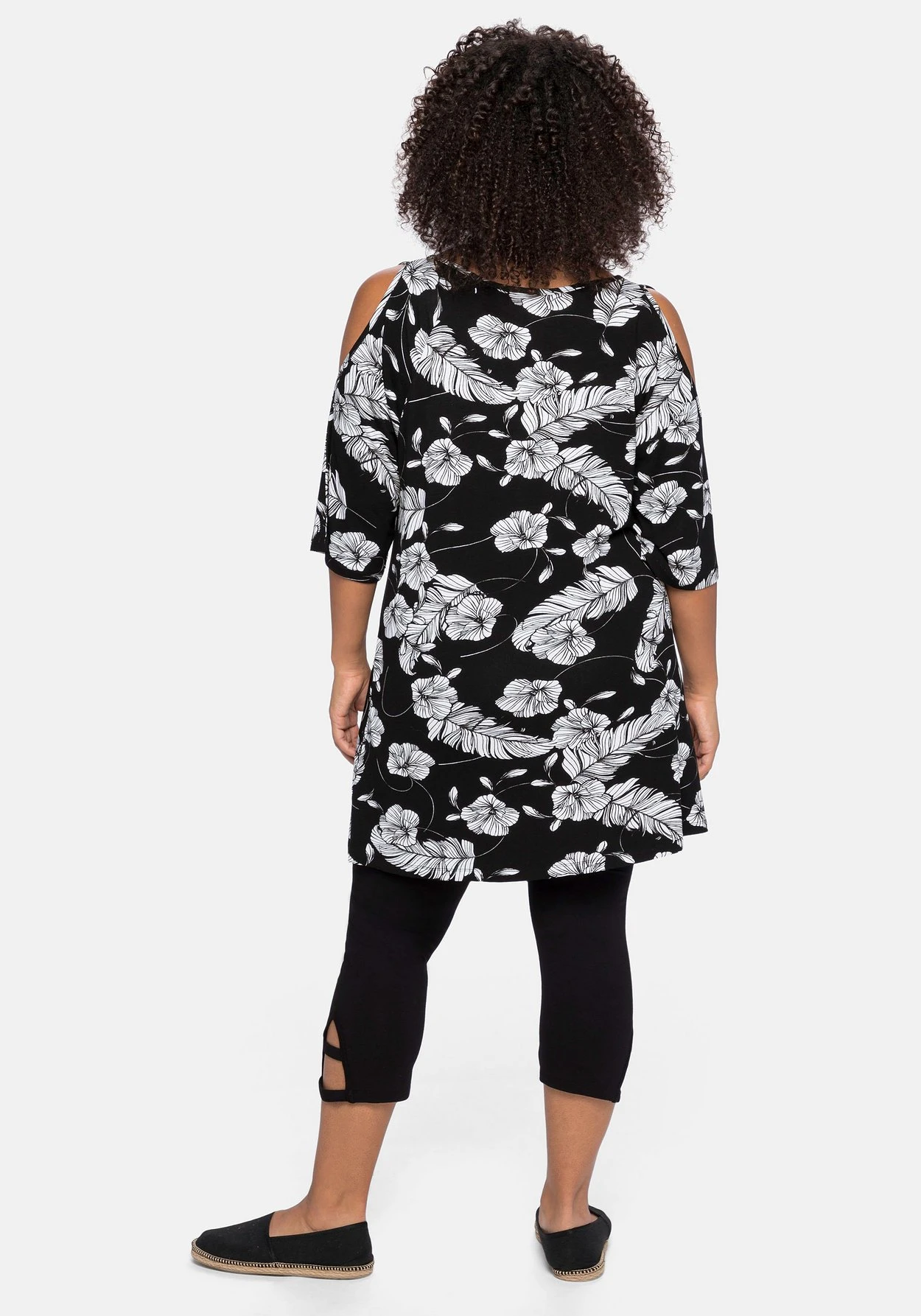 Sheego Strandset Aus Longshirt Und Caprileggings 3 Sheego Strandset Aus Longshirt Und Caprileggings – Bild 3