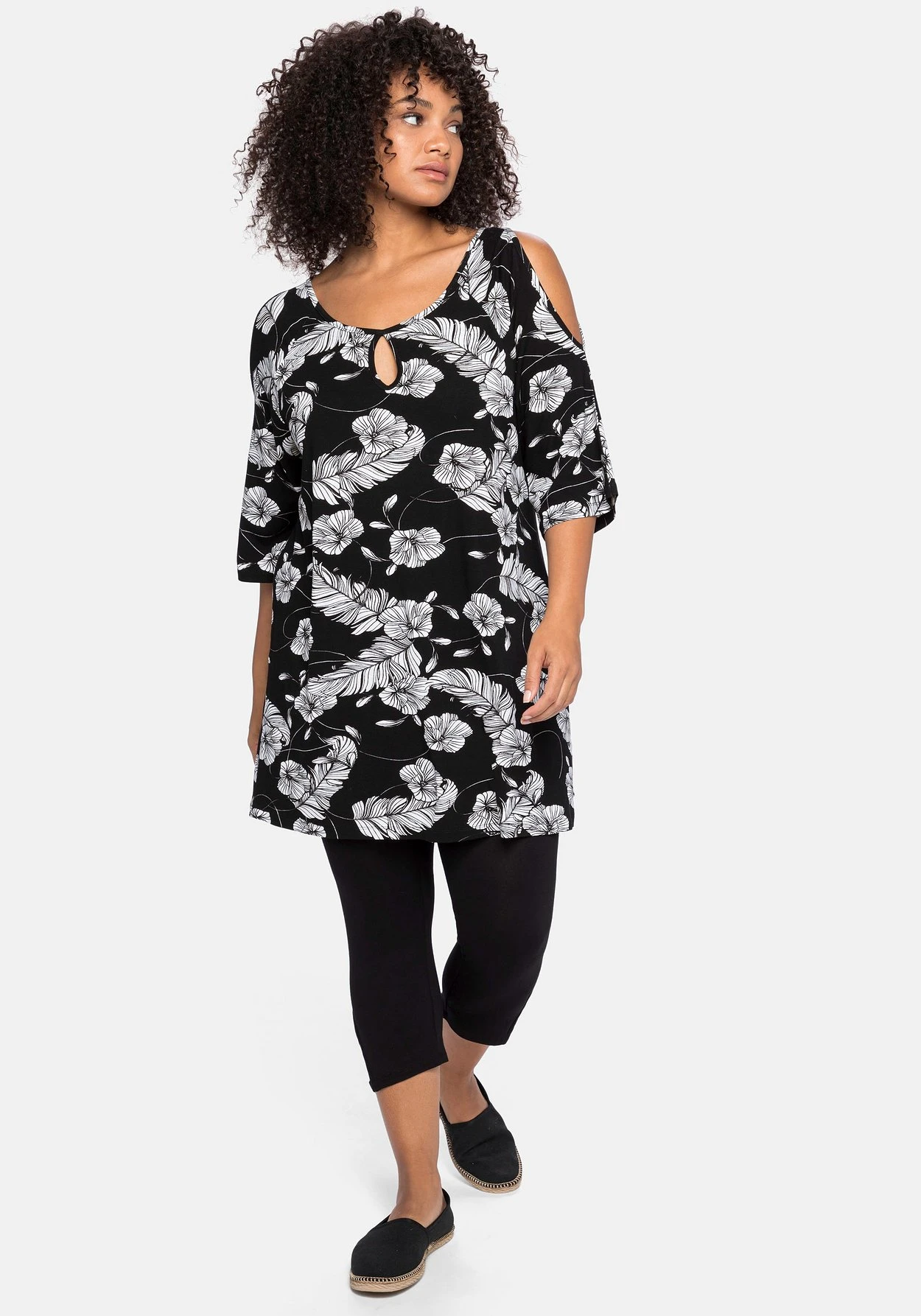 Sheego Strandset Aus Longshirt Und Caprileggings 1 Sheego Strandset Aus Longshirt Und Caprileggings