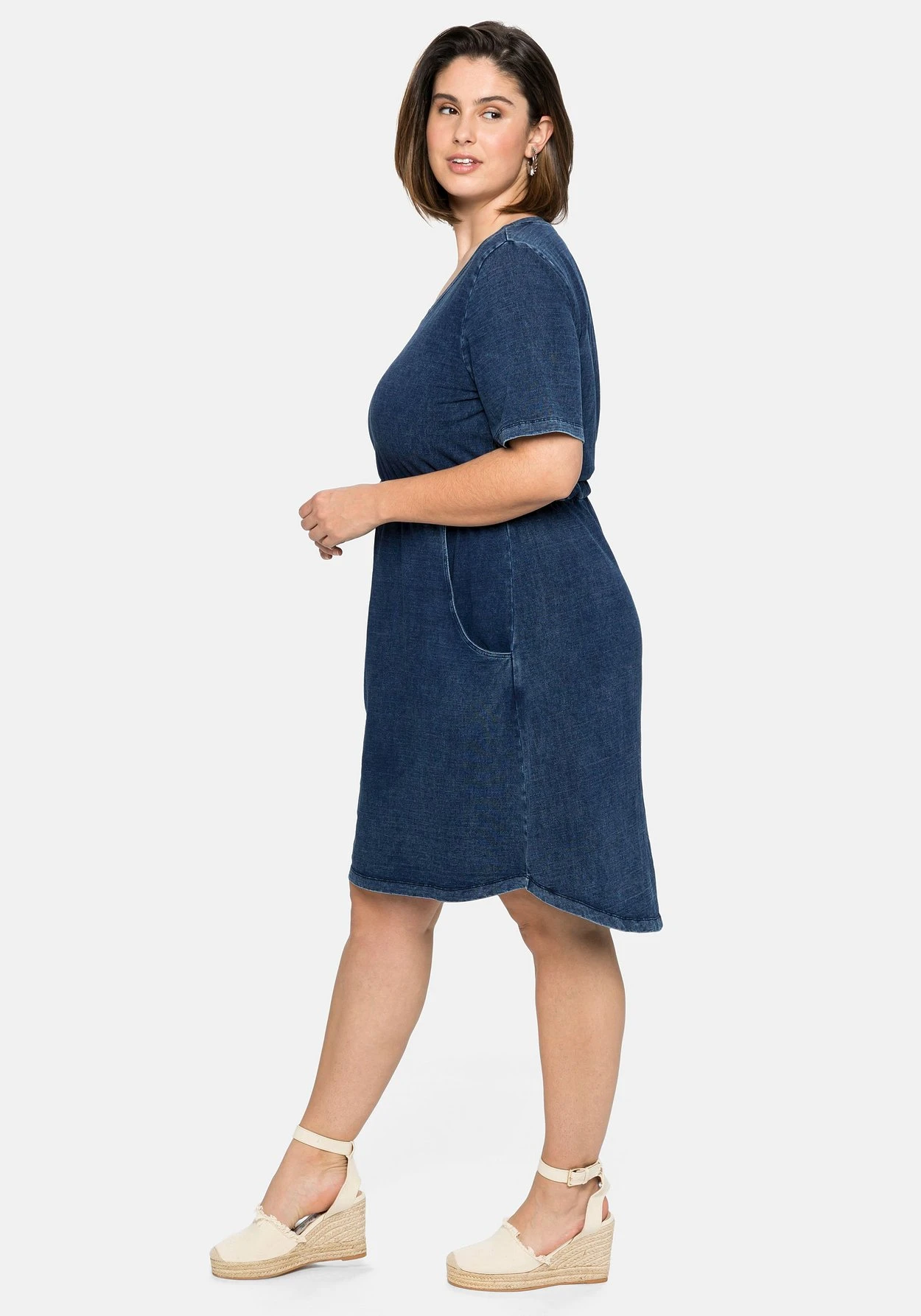 Sheego Jerseykleid In Denim-Optik, Mit Taillennaht 2 Sheego Jerseykleid In Denim-Optik, Mit Taillennaht – Bild 2