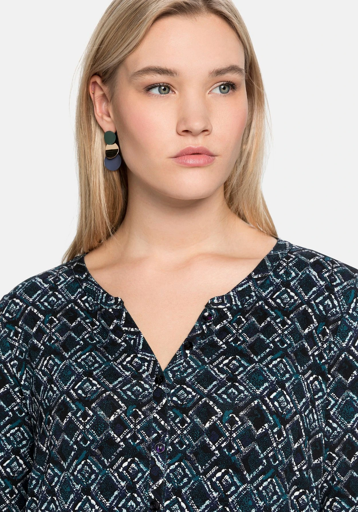 Sheego Jerseykleid Mit Alloverdruck Und Smokdetails 6 Sheego Jerseykleid Mit Alloverdruck Und Smokdetails – Bild 6