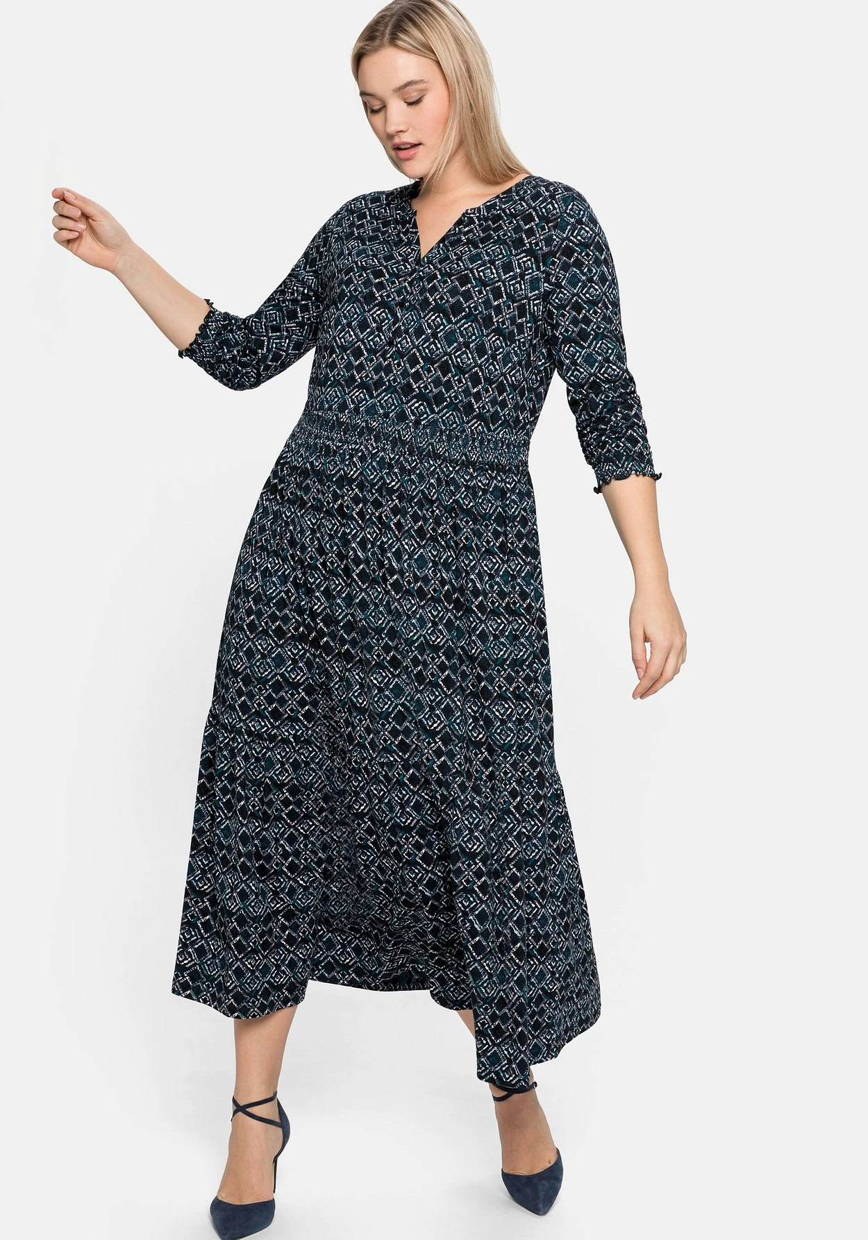 Sheego Jerseykleid Mit Alloverdruck Und Smokdetails 1 Sheego Jerseykleid Mit Alloverdruck Und Smokdetails