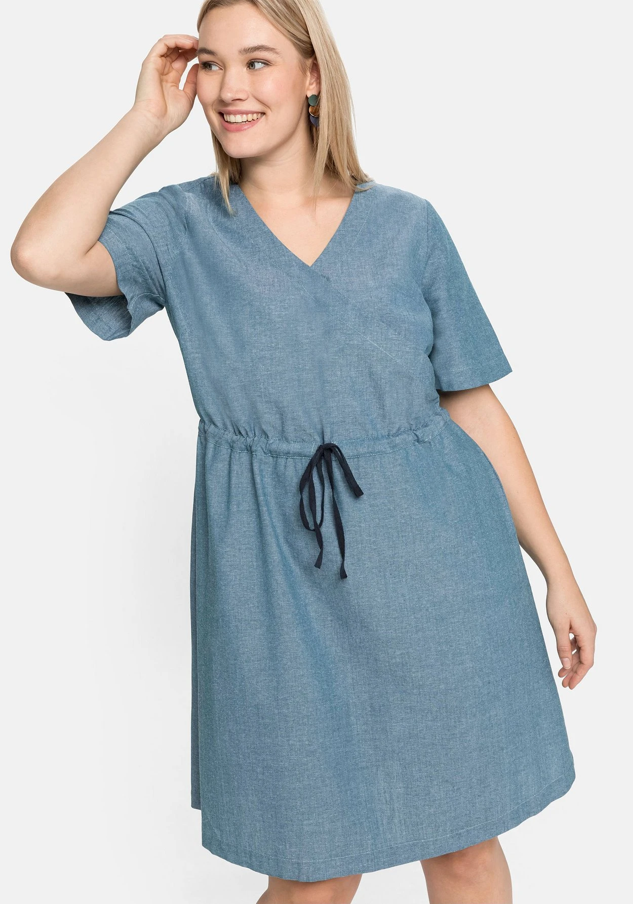 Sheego Kleid In Wickeloptik, Mit Bindeband 1 Sheego Kleid In Wickeloptik, Mit Bindeband