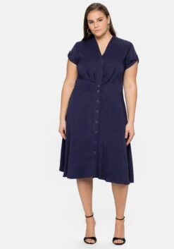 Kleid Mit Knopfleiste Und Weitem Rock