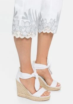 Sheego 3/4-Jeans Mit Stickerei Und Spitze Am Saum -Sheego Verkaufe 14415100299 04CJF 02 SH