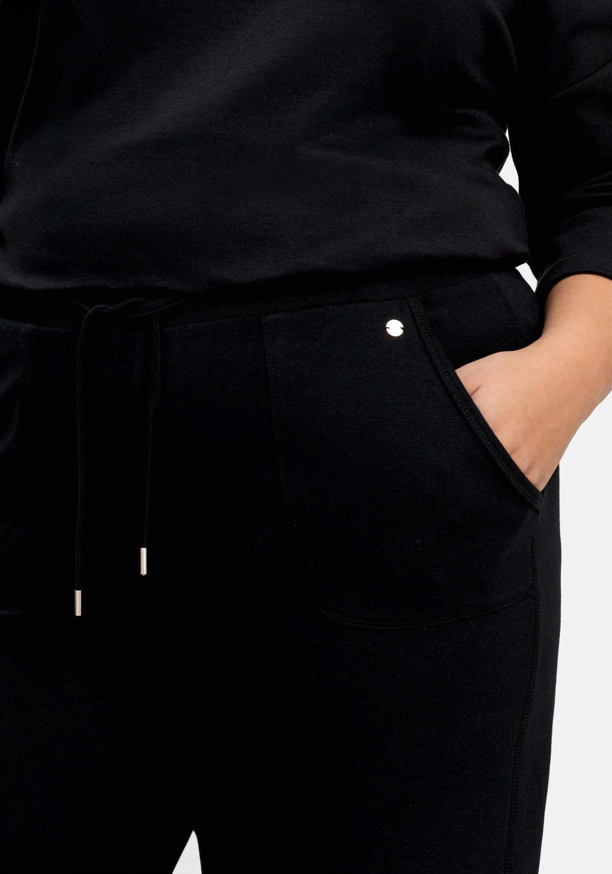 Sheego Relax-Bermudas Mit Elastischem Bund Und Taschen 6 Sheego Relax-Bermudas Mit Elastischem Bund Und Taschen – Bild 6