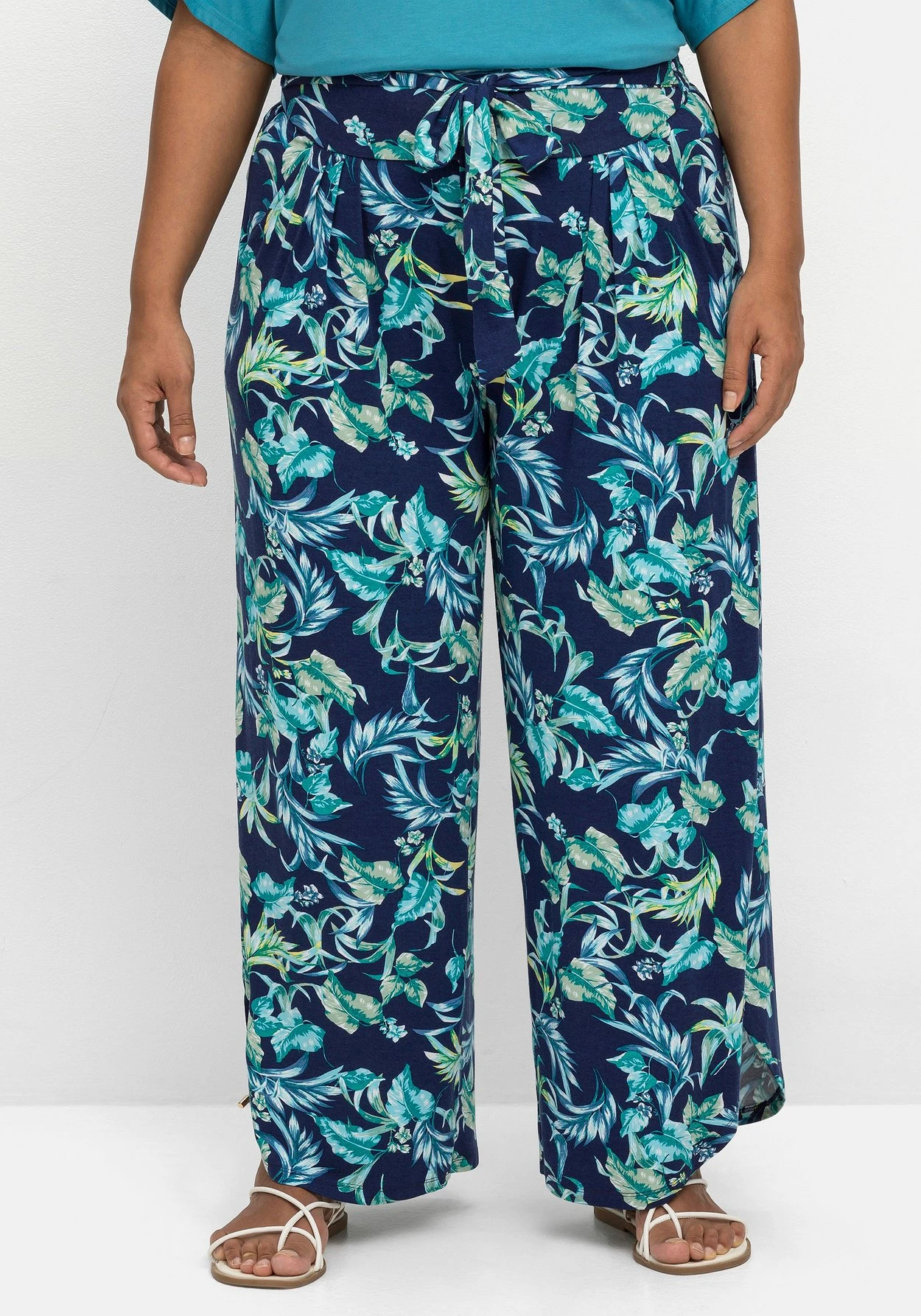 Sheego Weite Strandhose Mit Blätterprint 7 Sheego Weite Strandhose Mit Blätterprint – Bild 7