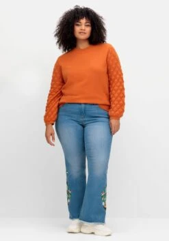 Bootcut-Jeans Mit Blumenstickerei Und Fransensaum