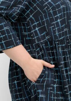 Sheego Kleid Mit 3/4-Arm Und Grafischem Alloverprint -Sheego Verkaufe 15010102119 04UGD 02 SH